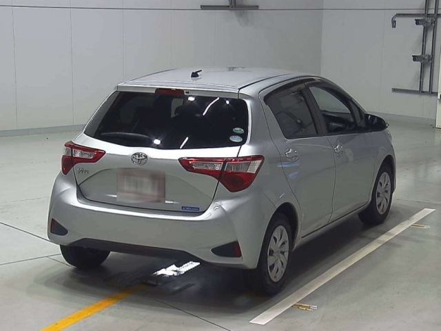 TOYOTA VITZ 2017