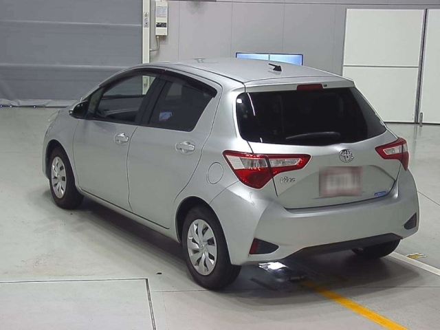 TOYOTA VITZ 2017