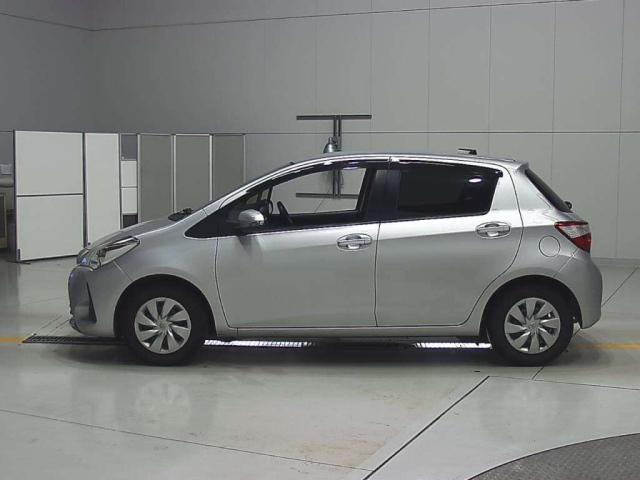 TOYOTA VITZ 2017