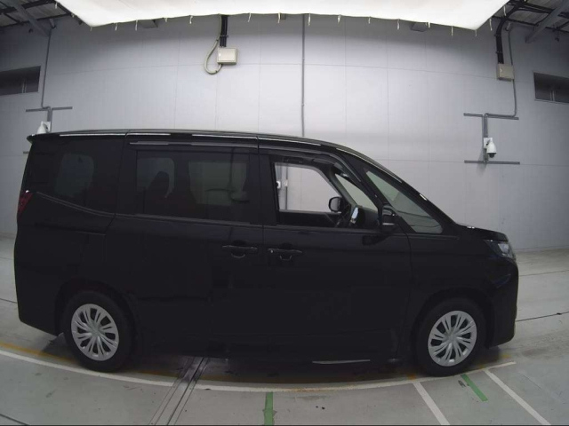 TOYOTA NOAH 2025