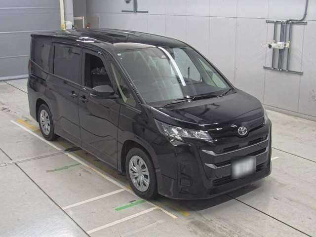 TOYOTA NOAH 2025