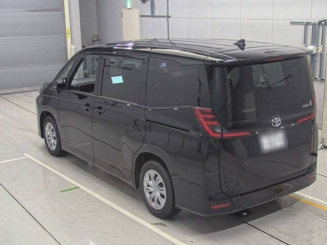 TOYOTA NOAH 2025