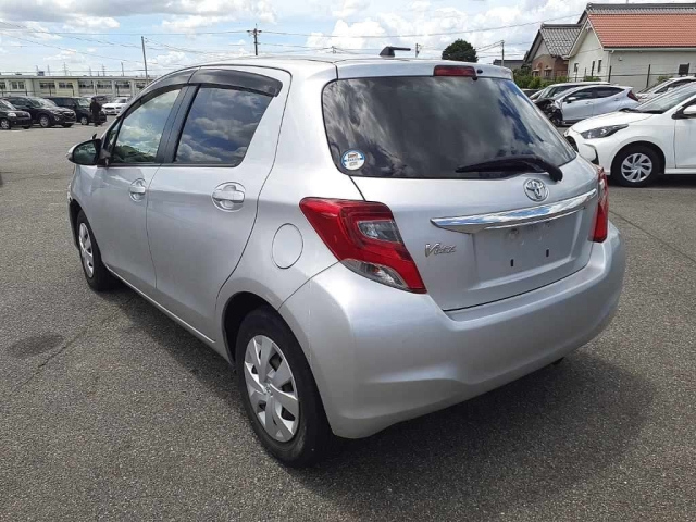 TOYOTA VITZ 2015