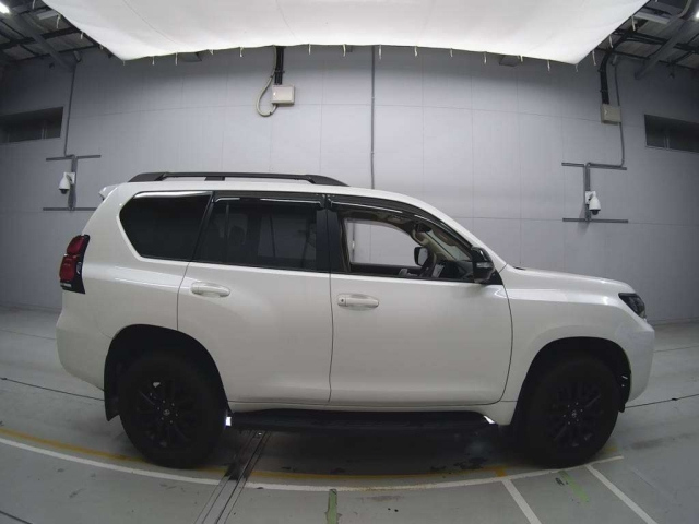 TOYOTA LAND CRUISER PRADO 2022