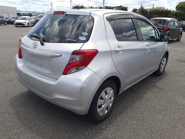 TOYOTA VITZ 2015
