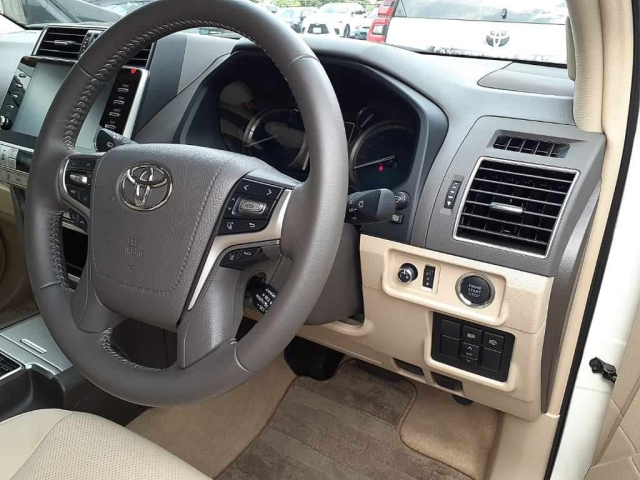 TOYOTA LAND CRUISER PRADO 2022