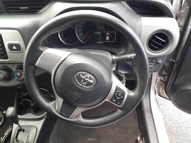 TOYOTA VITZ 2015