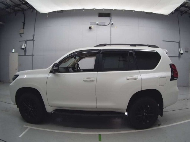TOYOTA LAND CRUISER PRADO 2022