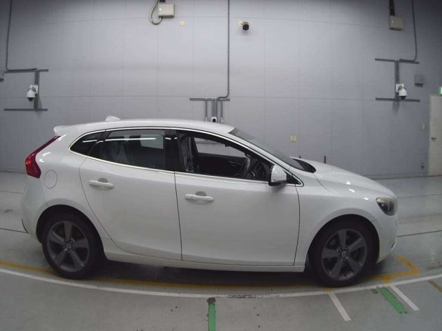 VOLVO V40 2014