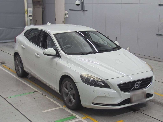 VOLVO V40 2014