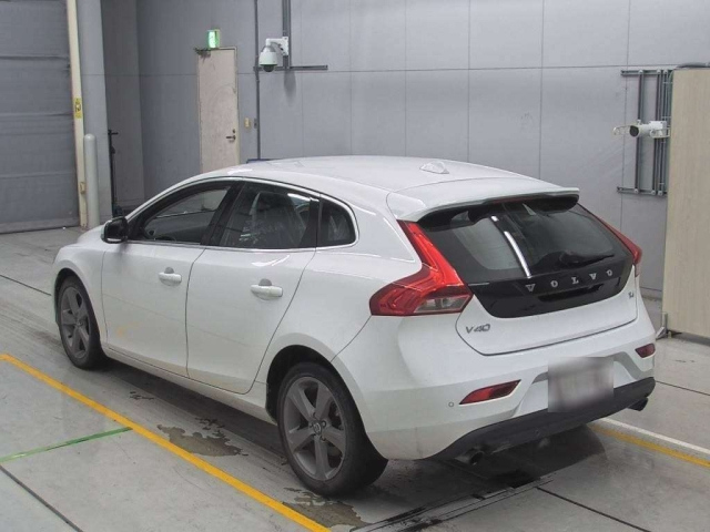 VOLVO V40 2014