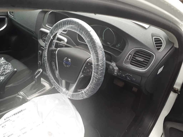 VOLVO V40 2014