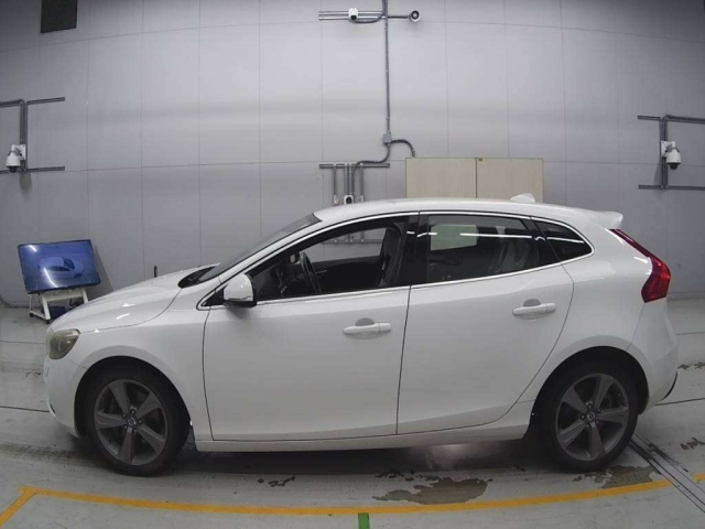 VOLVO V40 2014