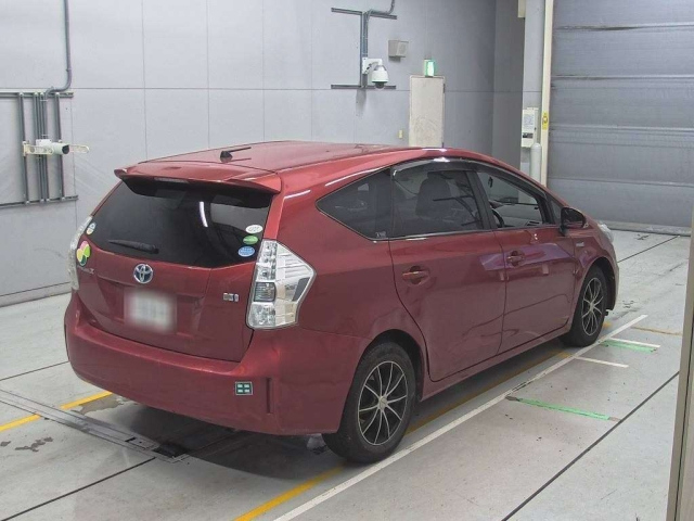 TOYOTA PRIUS ALPHA 2012