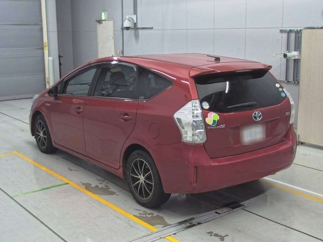 TOYOTA PRIUS ALPHA 2012