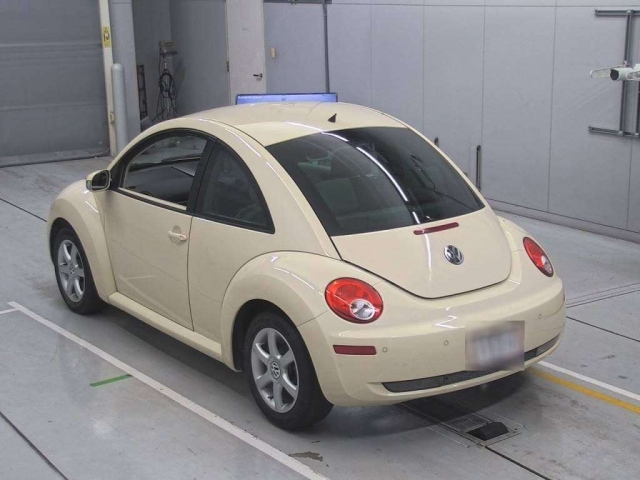 VOLKSWAGEN NEW BEETLE 2010