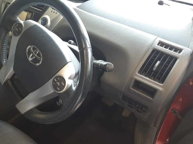 TOYOTA PRIUS ALPHA 2012