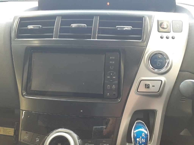 TOYOTA PRIUS ALPHA 2012