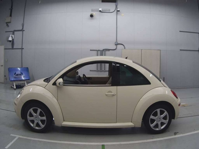 VOLKSWAGEN NEW BEETLE 2010