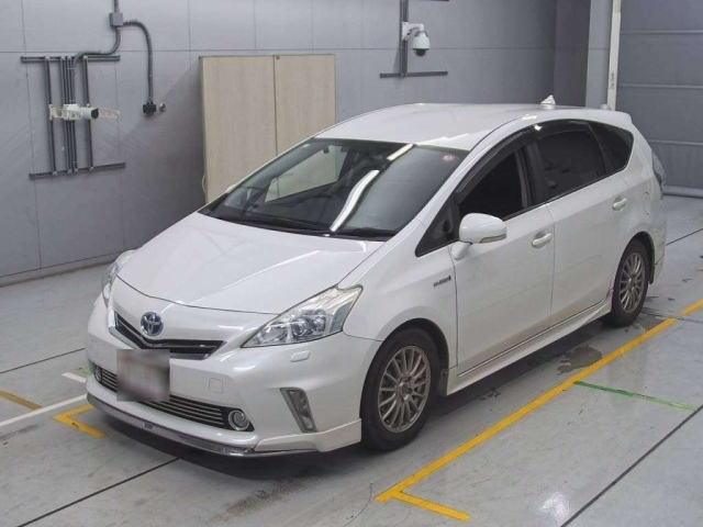 TOYOTA PRIUS ALPHA 2012