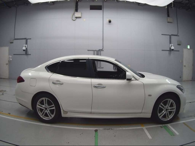 NISSAN FUGA 2011