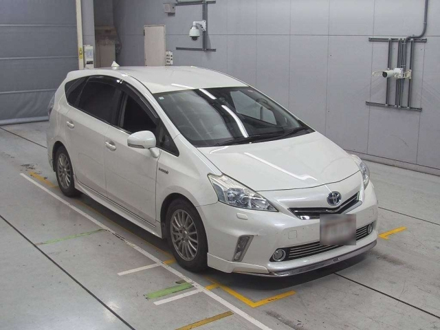 TOYOTA PRIUS ALPHA 2012