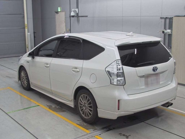 TOYOTA PRIUS ALPHA 2012