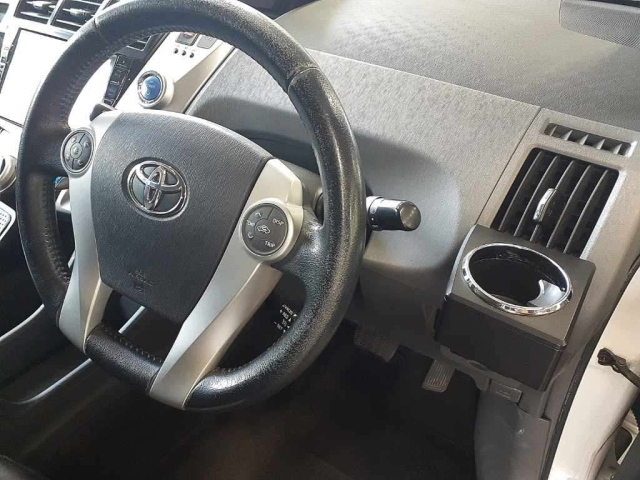 TOYOTA PRIUS ALPHA 2012