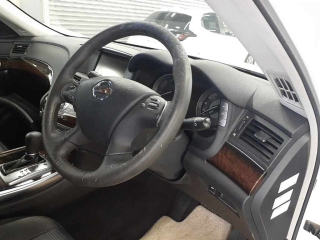 NISSAN FUGA 2011
