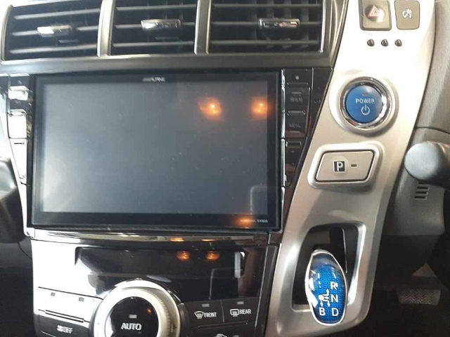 TOYOTA PRIUS ALPHA 2012