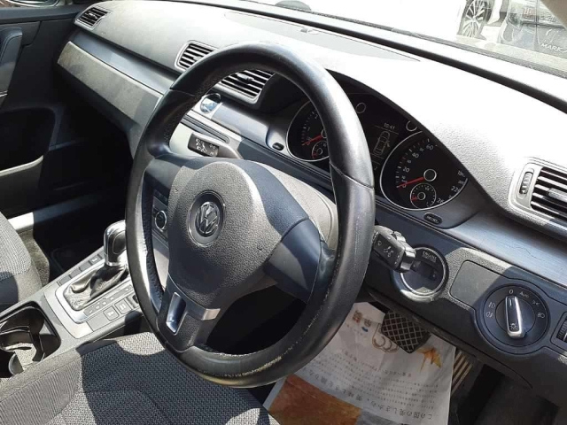 VOLKSWAGEN PASSAT 2012