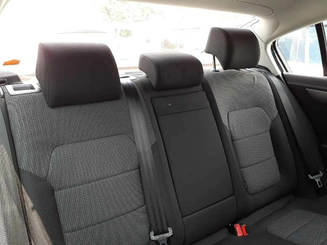 VOLKSWAGEN PASSAT 2012