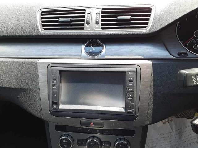 VOLKSWAGEN PASSAT 2012