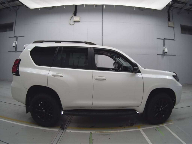 TOYOTA LAND CRUISER PRADO 2022