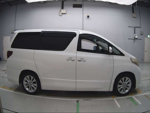 TOYOTA ALPHARD 2011