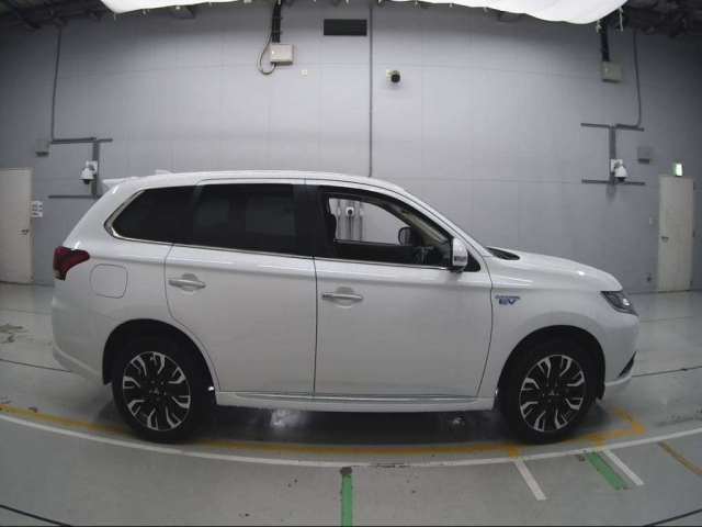 MITSUBISHI OUTLANDER PHEV 2016