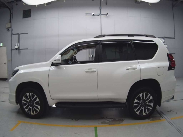 TOYOTA LAND CRUISER PRADO 2023