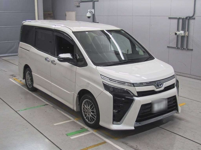 TOYOTA VOXY 2021