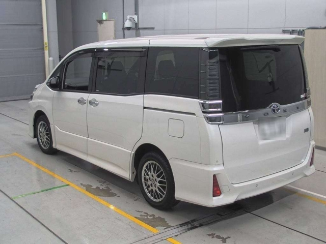 TOYOTA VOXY 2021