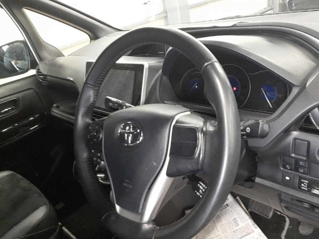 TOYOTA VOXY 2021
