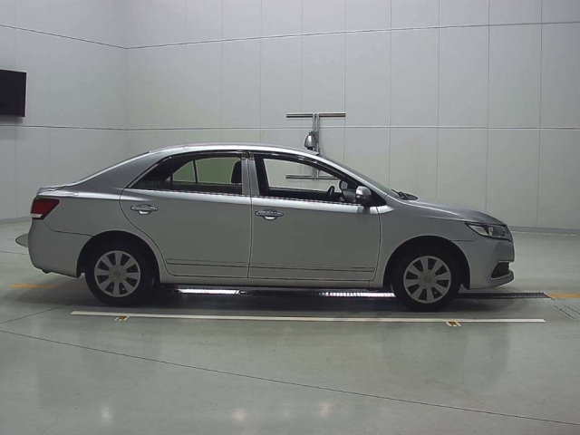 TOYOTA PREMIO 2018