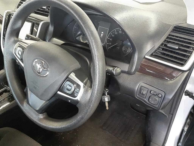 TOYOTA PREMIO 2018