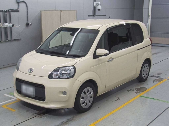 TOYOTA PORTE 2012