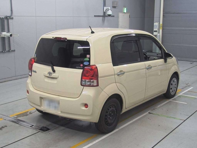 TOYOTA PORTE 2012