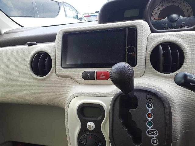 TOYOTA PORTE 2012