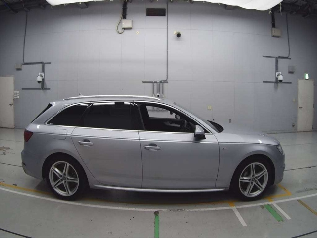 AUDI A4 2016