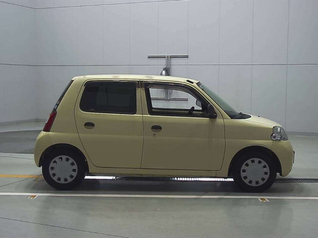 DAIHATSU ESSE 2011