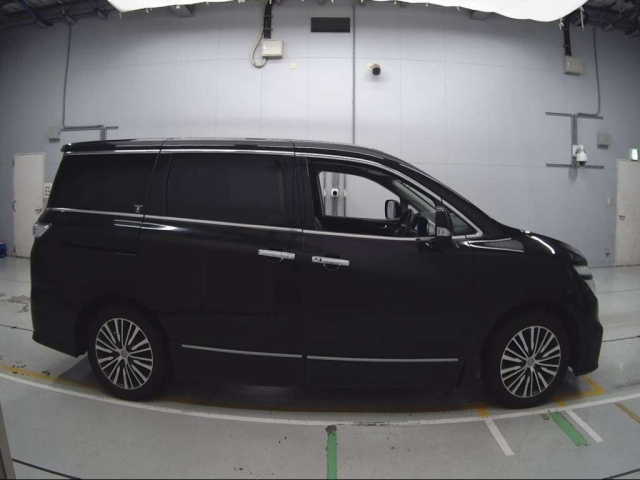 NISSAN ELGRAND 2018