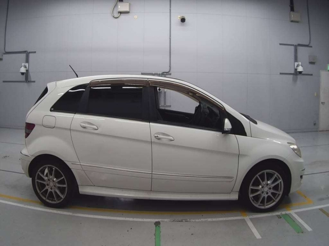 MERCEDES BENZ B CLASS 2010