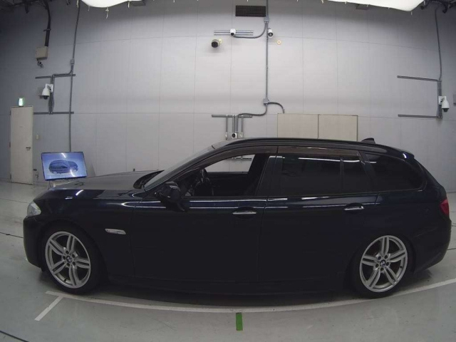 BMW 5 SERIES 2012